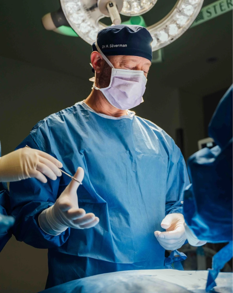 doctor silverman in operating room | Ottawa Plastic Surgery in Ottawa, Canada