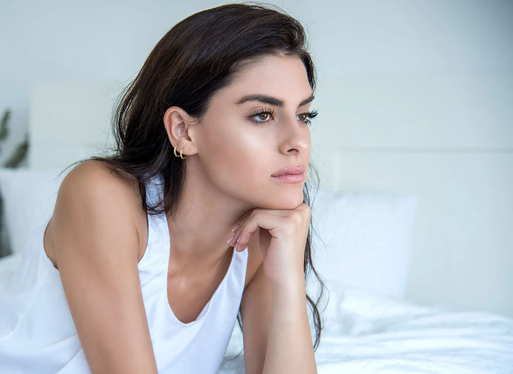 brunette looking off to the distance | Ottawa Plastic Surgery in Ottawa, Canada
